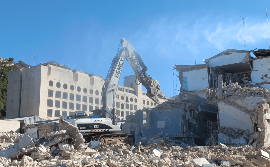 Demcy sur le chantier de déconstruction des Baumettes à Marseille