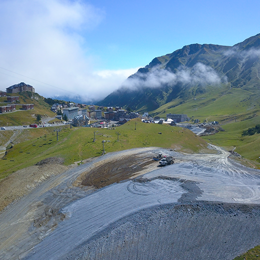 Chantier d'aménagement du front de neige à La Mongie